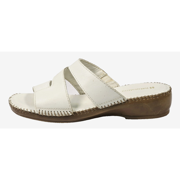 Naturalizer Wiser-1 Women's White Slip-On Leather Upper Sandals Slides Size 6.5M - Picture 1 of 10